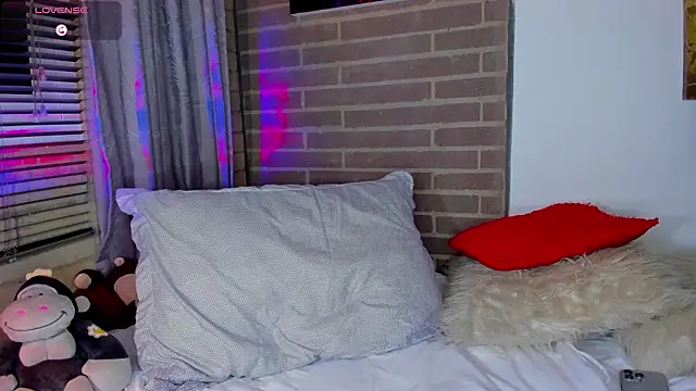 Snapshot of liam_oficial02 chatting on 02-07-26, 02:19 liam oficial02 online show from 02-07-26, 02:19