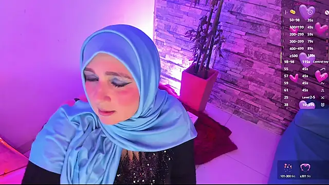 Snapshot of HijabiMilf chatting on 09-18-25, 01:47 HijabiMilf online show from 09-18-25, 01:47