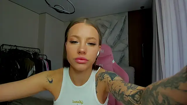 Snapshot of Patricia_bloom chatting on 05-26-26, 02:53 Patricia bloom online show from 05-26-26, 02:53