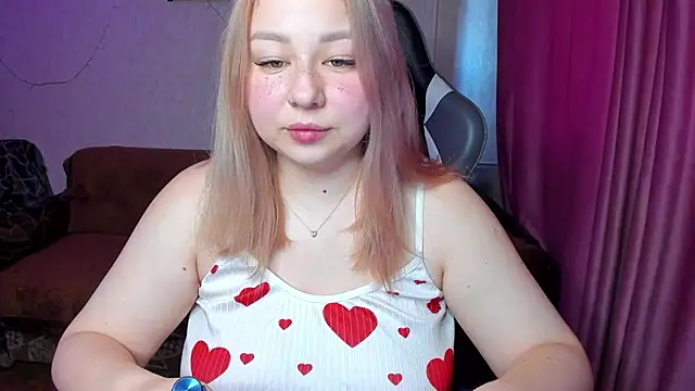 Snapshot of Milafoxxxy chatting on 10-14-25, 09:10 Milafoxxxy online show from 10-14-25, 09:10