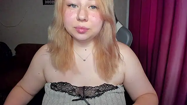 Snapshot of Milafoxxxy chatting on 10-20-25, 10:16 Milafoxxxy online show from 10-20-25, 10:16