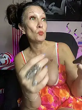 Snapshot of TheDime chatting on 07-08-26, 05:41 TheDime online show from 07-08-26, 05:41