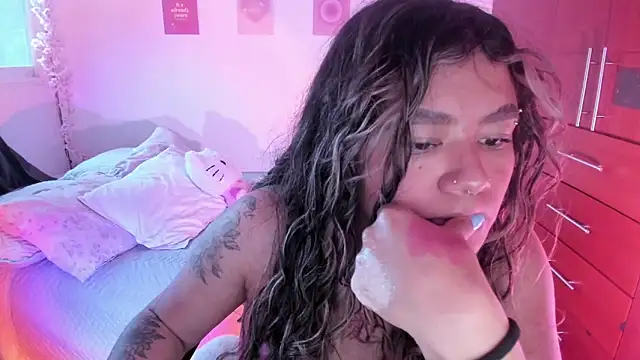 StephaniFox online show from 10-07-25, 10:44