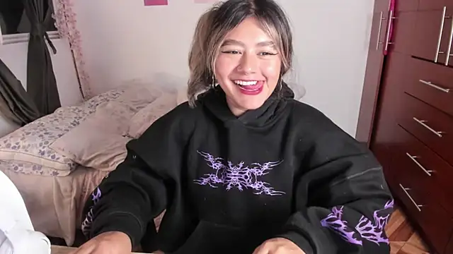 StephaniFox online show from 11-08-25, 01:42