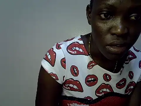 Snapshot of heather_savage chatting on 04-13-26, 04:00 heather savage online show from 04-13-26, 04:00