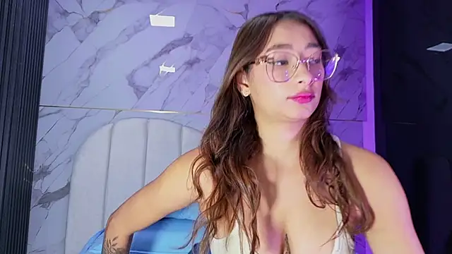 Snapshot of vale_ross_ chatting on 05-16-26, 03:05 vale ross online show from 05-16-26, 03:05