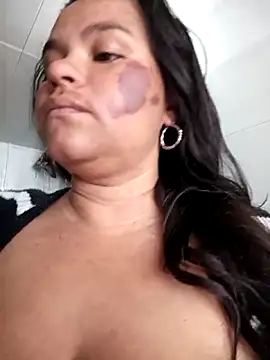 Snapshot of Julieta-tits chatting on 04-21-26, 05:41 Julieta-tits online show from 04-21-26, 05:41