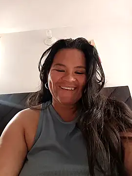 Snapshot of Julieta-tits chatting on 05-02-26, 08:25 Julieta-tits online show from 05-02-26, 08:25