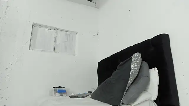 Snapshot of lana_whitee chatting on 11-26-25, 04:18 lana whitee online show from 11-26-25, 04:18