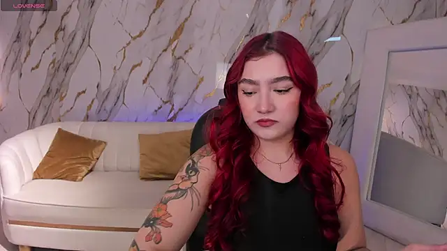 Snapshot of ViolettCastel chatting on 10-20-25, 07:14 ViolettCastel online show from 10-20-25, 07:14