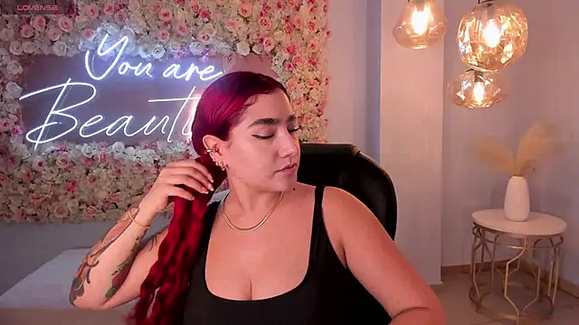 Snapshot of ViolettCastel chatting on 09-24-25, 06:47 ViolettCastel online show from 09-24-25, 06:47