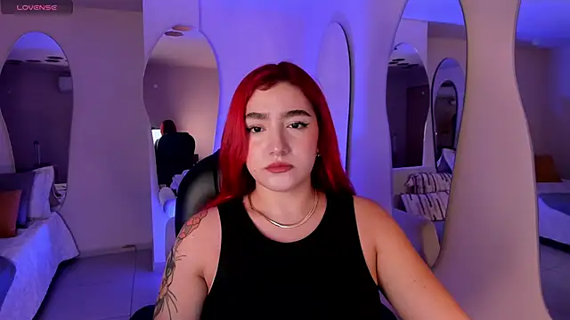 Snapshot of ViolettCastel chatting on 09-30-25, 06:47 ViolettCastel online show from 09-30-25, 06:47