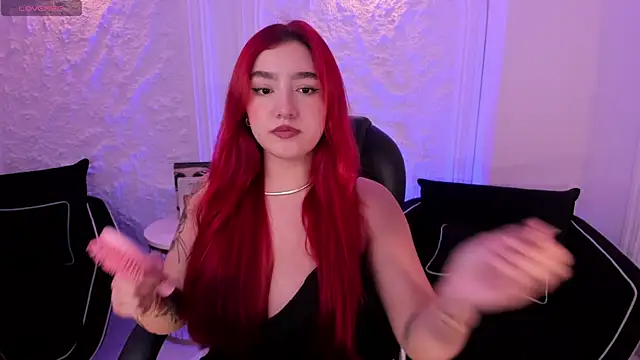 Snapshot of ViolettCastel chatting on 10-14-25, 06:52 ViolettCastel online show from 10-14-25, 06:52