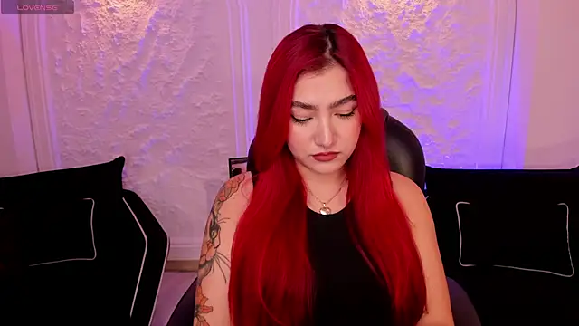 Snapshot of ViolettCastel chatting on 10-18-25, 07:05 ViolettCastel online show from 10-18-25, 07:05