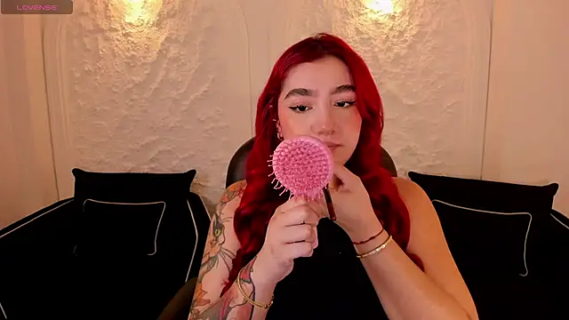 Snapshot of ViolettCastel chatting on 10-12-25, 04:52 ViolettCastel online show from 10-12-25, 04:52
