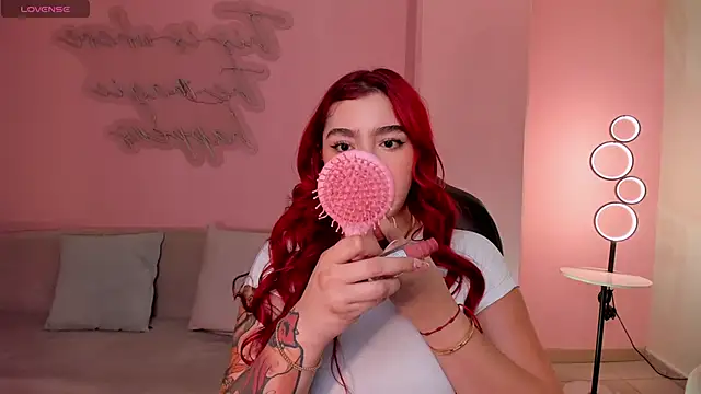 Snapshot of ViolettCastel chatting on 10-07-25, 07:04 ViolettCastel online show from 10-07-25, 07:04