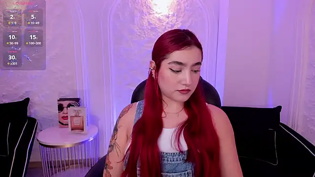 Snapshot of ViolettCastel chatting on 10-16-25, 06:49 ViolettCastel online show from 10-16-25, 06:49