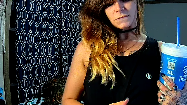 Snapshot of ZeelaXoXo chatting on 10-02-25, 04:27 ZeelaXoXo online show from 10-02-25, 04:27