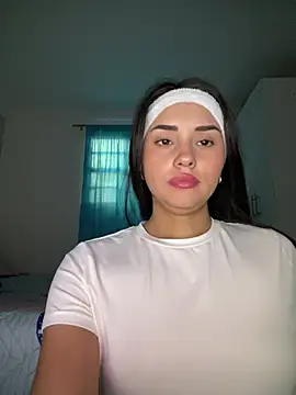 Snapshot of Kimmymadison- chatting on 02-11-26, 08:52 Kimmymadison- online show from 02-11-26, 08:52