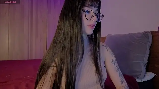 Snapshot of Roxxy_mora chatting on 06-25-26, 10:26 Roxxy mora online show from 06-25-26, 10:26