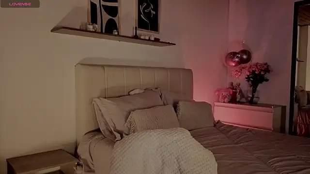 Roxxy mora online show from 11-11-25, 10:26