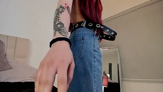 Snapshot of Roxxy_mora chatting on 02-19-25, 03:28 Roxxy mora online show from 02-19-25, 03:28