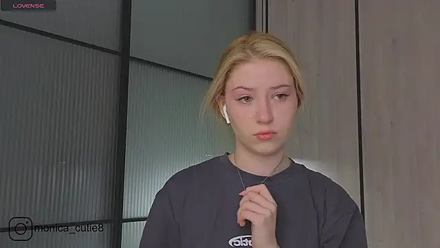 Monikacutie online show from 03-11-25, 04:08