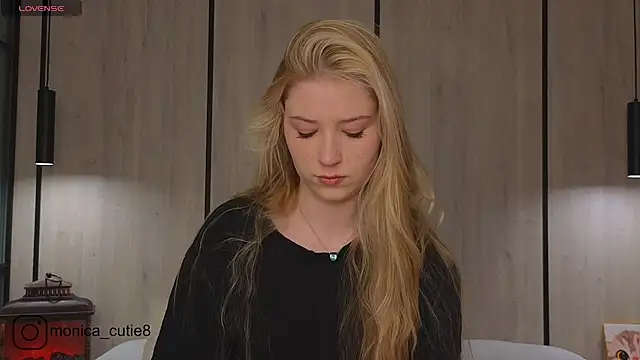 Monikacutie online show from 03-20-25, 04:07