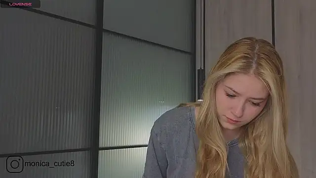 Monikacutie online show from 03-12-25, 04:19