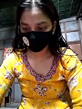 Snapshot of Aruyeshi- chatting on 09-10-25, 12:37 Aruyeshi- online show from 09-10-25, 12:37