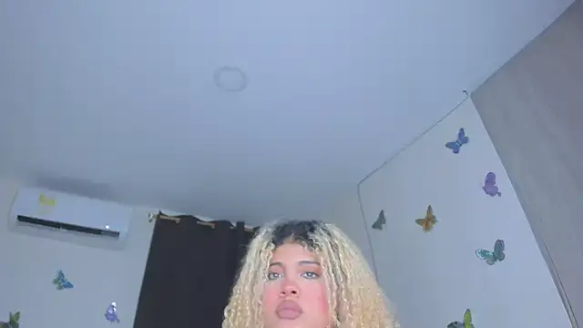 sofiacastillo01 online show from 12-05-25, 01:32