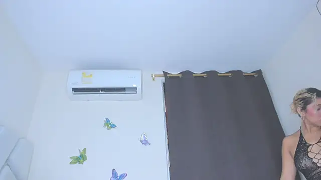 sofiacastillo01 online show from 04-13-26, 07:29