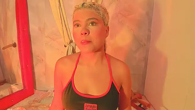 Snapshot of sofiacastillo01 chatting on 06-28-26, 01:28 sofiacastillo01 online show from 06-28-26, 01:28