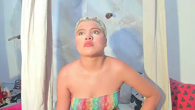 Snapshot of sofiacastillo01 chatting on 06-29-26, 01:33 sofiacastillo01 online show from 06-29-26, 01:33