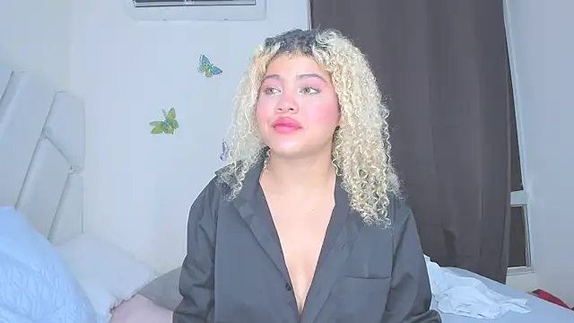 sofiacastillo01 online show from 04-10-26, 05:09