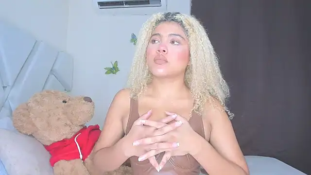 sofiacastillo01 online show from 02-13-26, 03:45