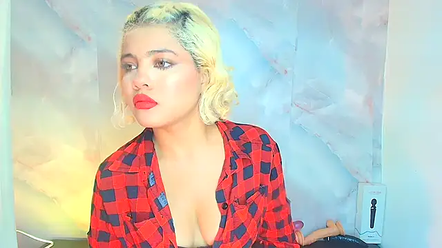 Snapshot of sofiacastillo01 chatting on 07-13-26, 01:43 sofiacastillo01 online show from 07-13-26, 01:43
