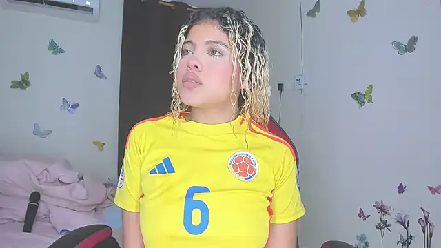 sofiacastillo01 online show from 12-16-25, 02:32