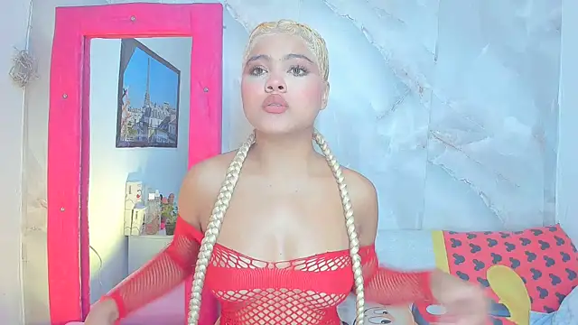 Snapshot of sofiacastillo01 chatting on 06-18-26, 01:38 sofiacastillo01 online show from 06-18-26, 01:38