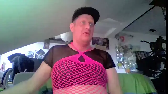 Snapshot of Bigthroaterboy chatting on 06-12-26, 04:49 Bigthroaterboy online show from 06-12-26, 04:49
