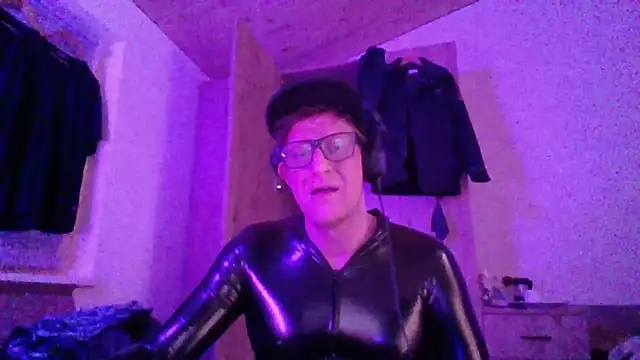 Bigthroaterboy online show from 11-02-25, 04:12