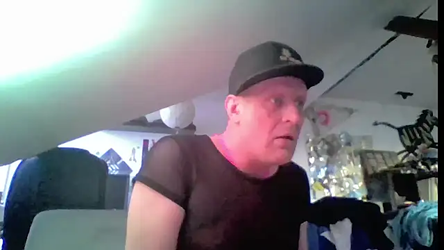 Snapshot of Bigthroaterboy chatting on 06-03-26, 06:34 Bigthroaterboy online show from 06-03-26, 06:34