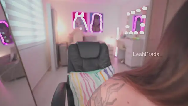 LeahPrada  online show from 01-18-26, 09:07