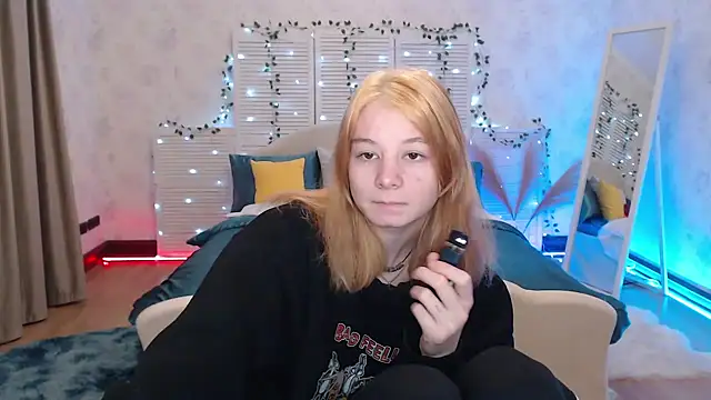 KiaraEvants online show from 01-15-25, 04:04