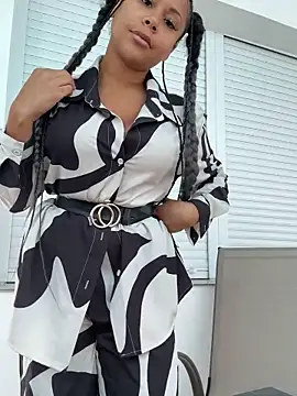 HaileyDiana online show from 11-16-25, 10:20