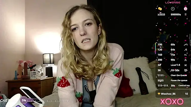 Snapshot of EllieeRose chatting on 09-21-25, 10:48 EllieeRose online show from 09-21-25, 10:48