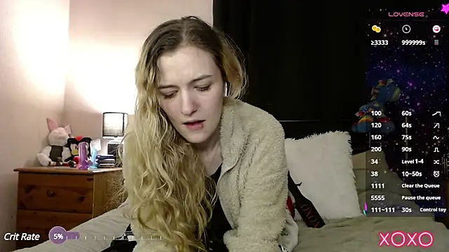 Snapshot of EllieeRose chatting on 02-23-25, 05:01 EllieeRose online show from 02-23-25, 05:01