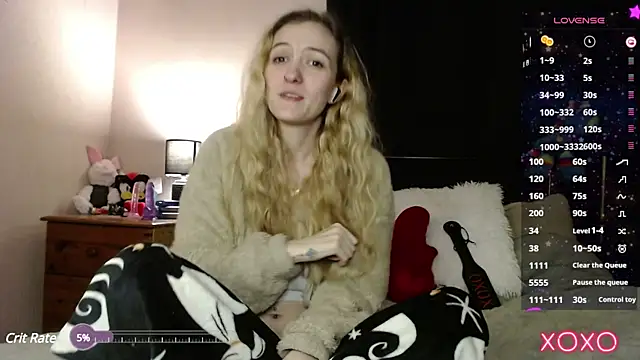 Snapshot of EllieeRose chatting on 03-18-25, 09:34 EllieeRose online show from 03-18-25, 09:34