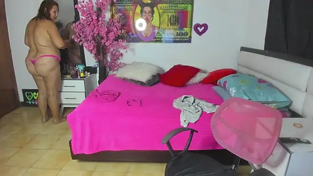 Snapshot of karenmilf_4 chatting on 11-09-25, 12:25 karenmilf 4 online show from 11-09-25, 12:25