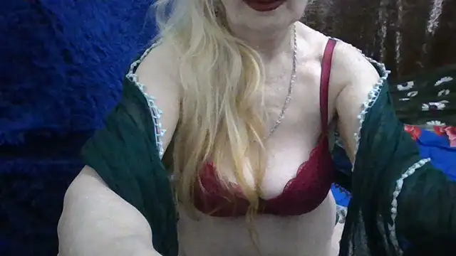 Snapshot of CarlyTreat chatting on 05-21-26, 07:55 CarlyTreat online show from 05-21-26, 07:55